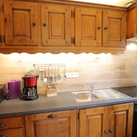 Appartement - 59m², 2 Chambres, Proche Centre Et Pistes, Animaux Acceptes, Parking - Fr-1-623-327